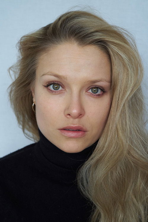 Tiril Eeg-Henriksen as Louise Ek