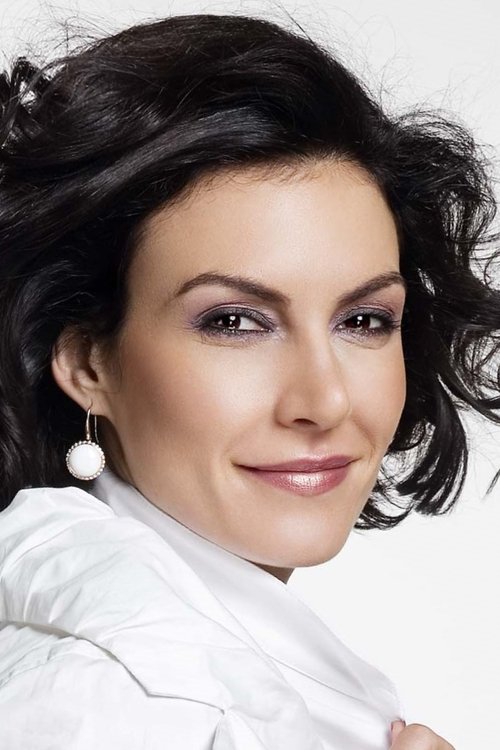 Diana Lyubenova as Elena