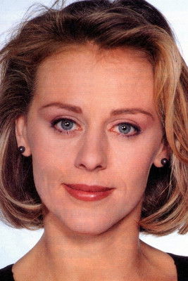 Cécile Auclert as Véronique