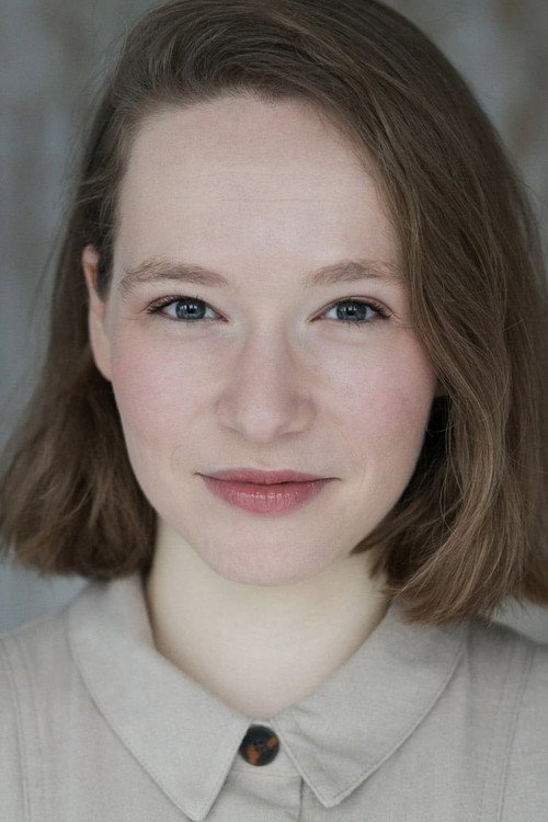 Hannah Harris as Poppy