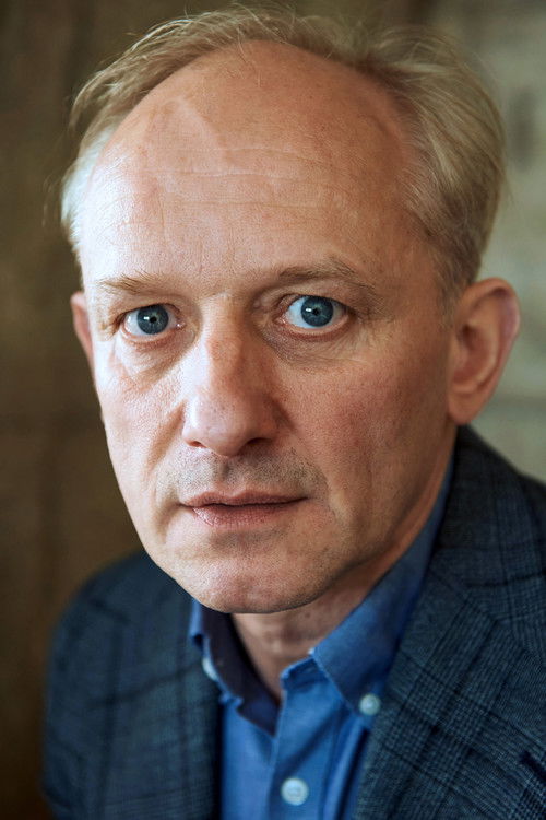 Mathias Max Herrmann as Pfarrer