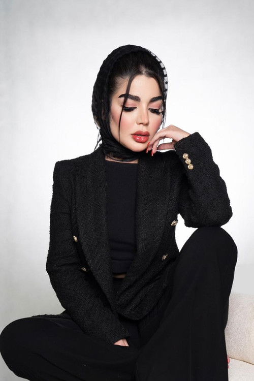 Elham Hosseini as Mahnaz