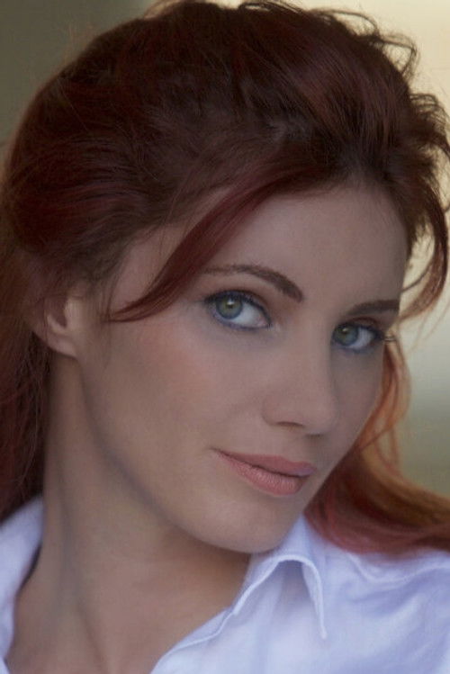 Лора Резникова as 