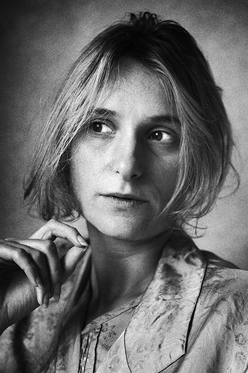 Katrin Cartlidge as Sophie