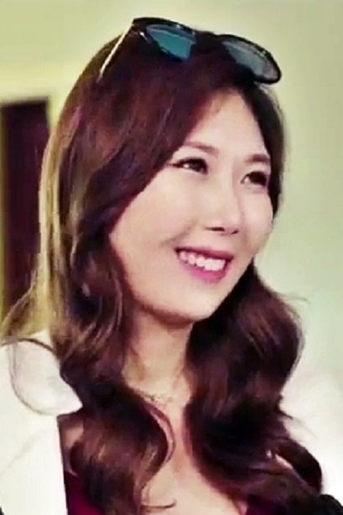 Si Hyeon as Ji-eun (지은)