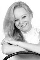 Lívia Hábermann as 