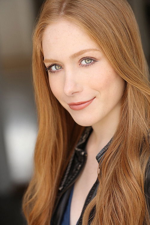 Lily Cardone as Sidney Simms