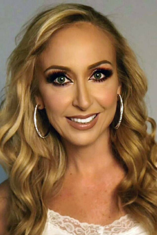 María Karunna as La Mamá