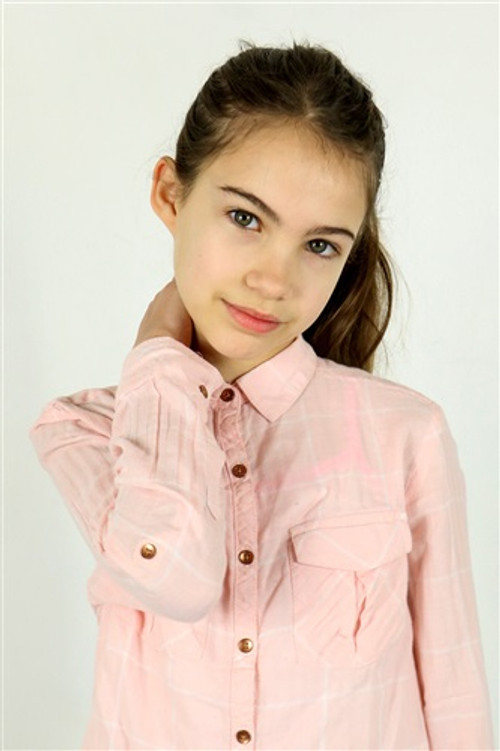 Aliénor Poisson as Louise