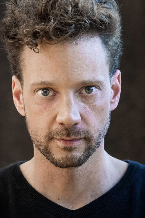 Simon Labelle Ouimet as Solo