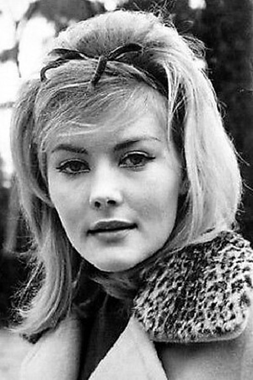 Elisabetta Velinska as infermiera