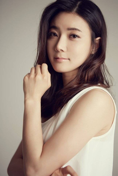Kwak Ji-yoo as Hee Sung