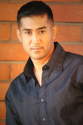 Sergio Kardenas as Policeman / Waiter