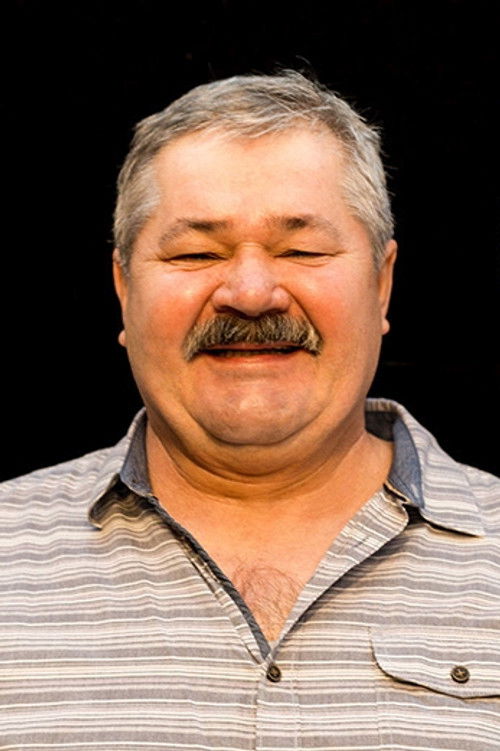 József Medve as Sanyi