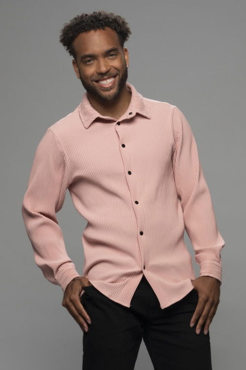 Javier McIntosh as Leon