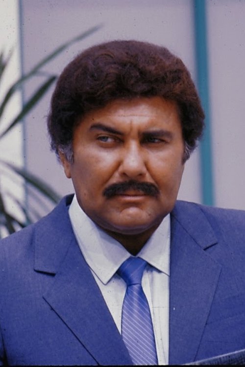 Roberto Guilherme as Lobo