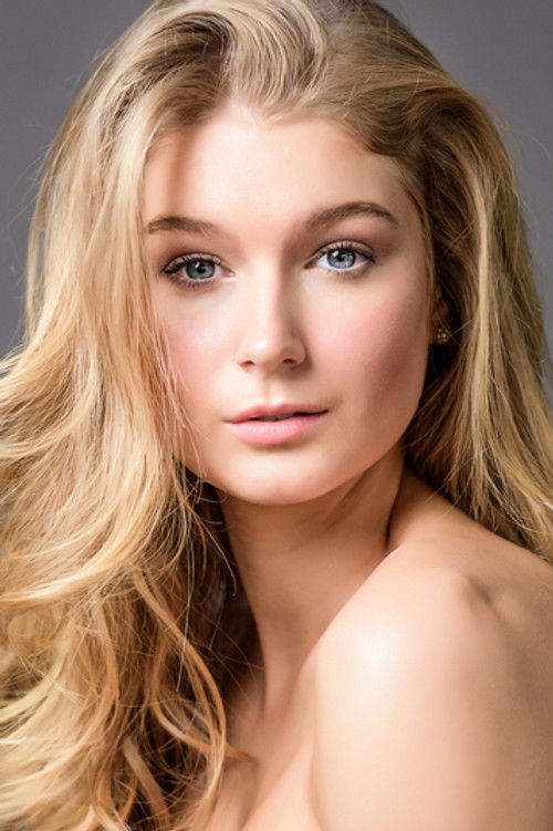 Chelsea Moody as Young Mom