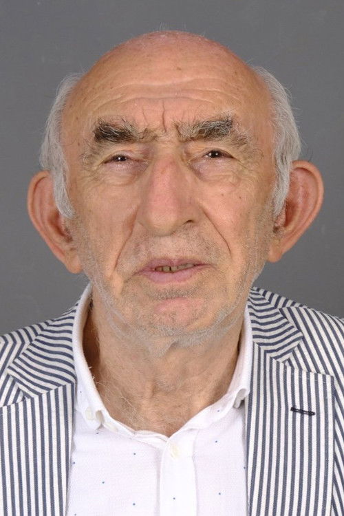 Erol Taşçı as Selim