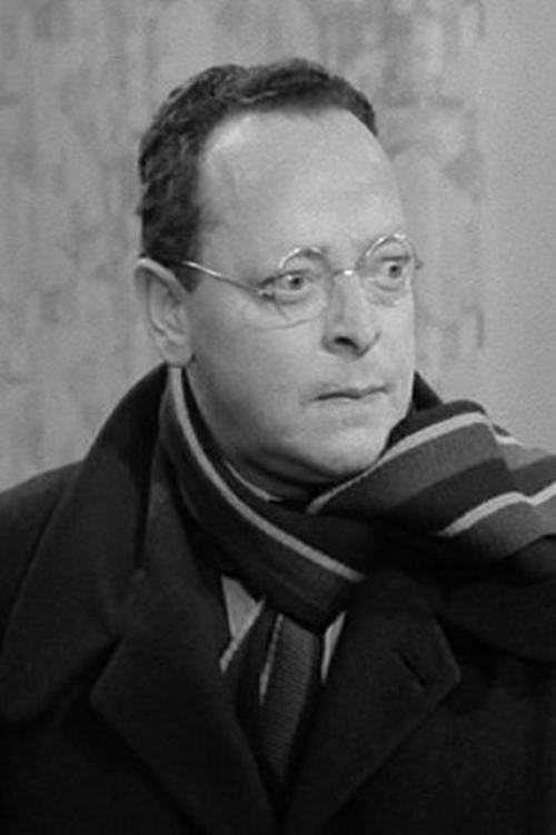 Clément Harari as German Tourist (uncredited)