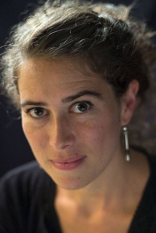 Emma Fariñas as Anna