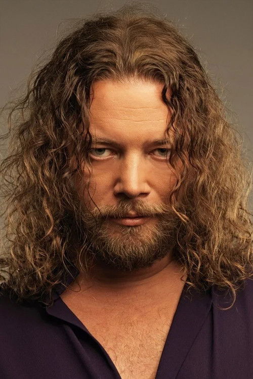 Iskender Paydaş as Muzisyen - Produktor