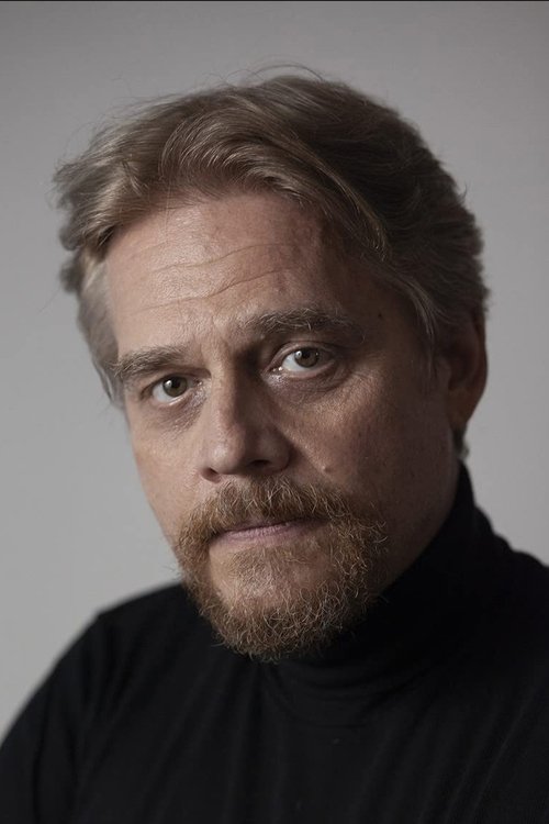 Heinz K. Krattiger as Padre Jan Jansen