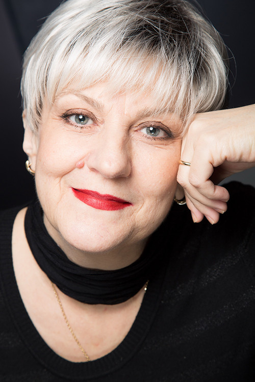 Oana Ștefănescu as 