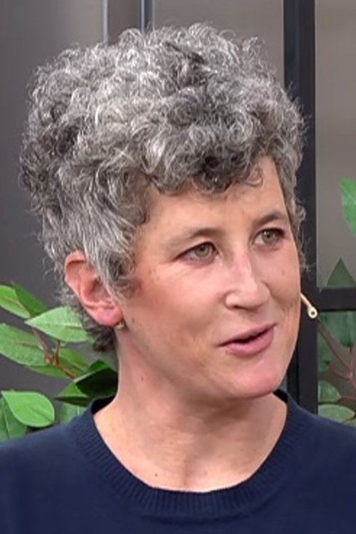 Nenan Pelenur as Police Officer