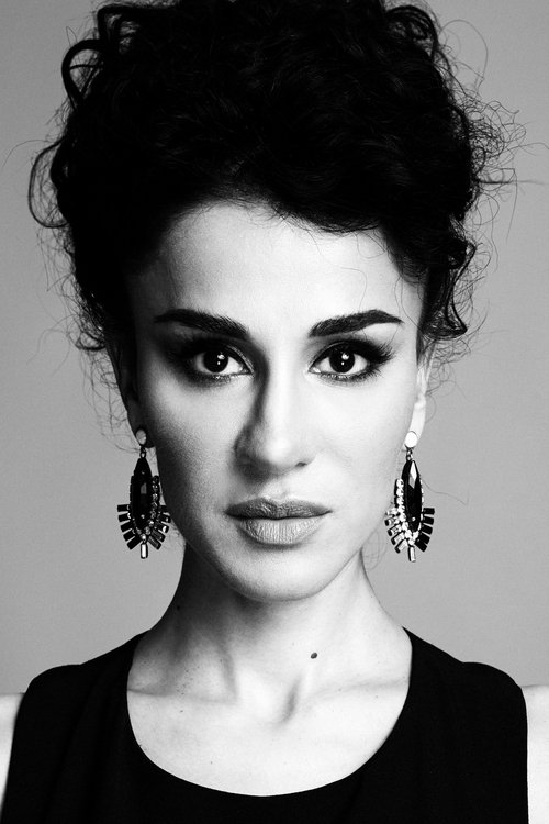 Layla Alizada as Meena