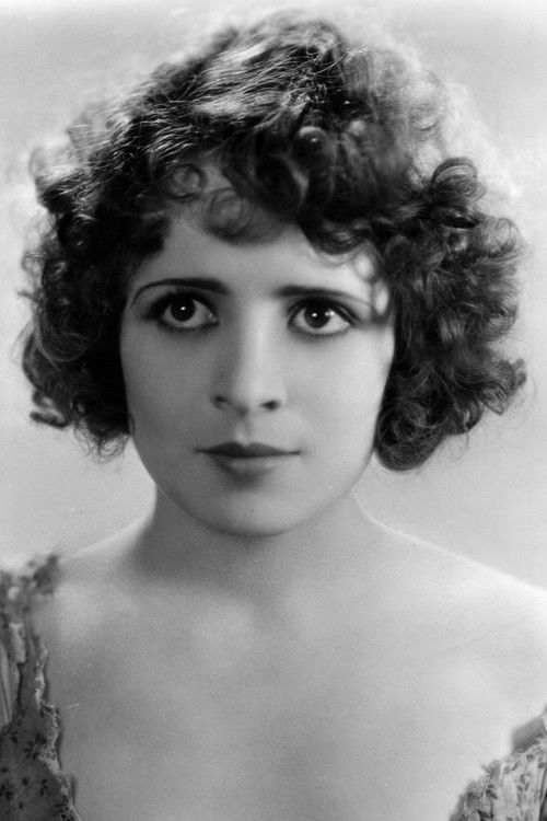 Mona Rico as Pajarita