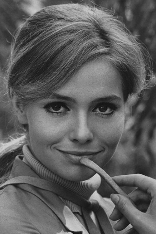 Eva Renzi as Lamberti's Wife