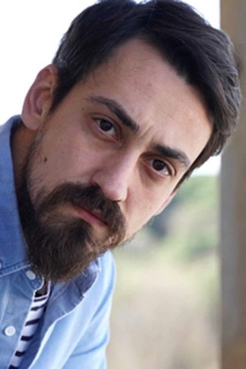 Edip Tepeli as Mert Çakır
