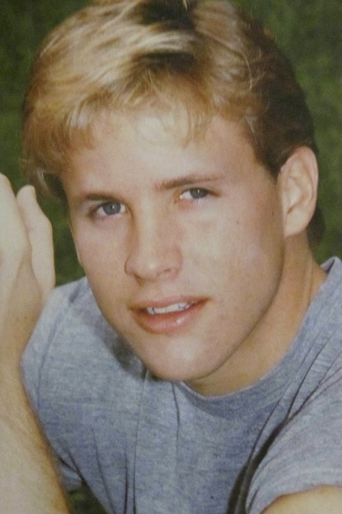 Paul Scherrer as Chuck Nyles