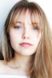 Lauranne Corbeil as La vendeuse