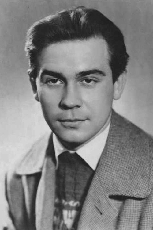 Lev Borisov as Николай Тюльпанов (артист)