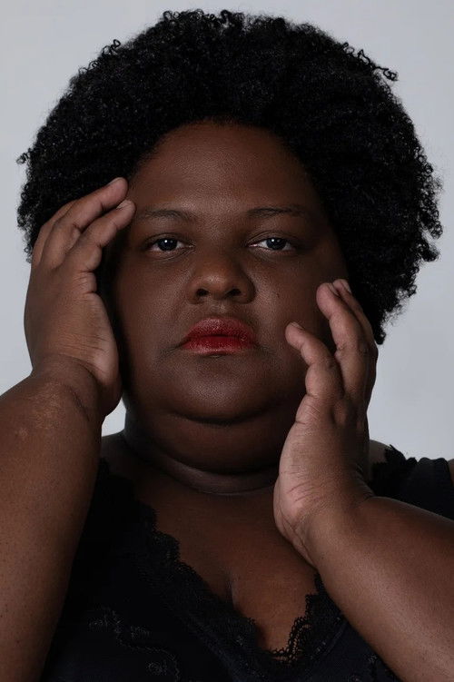 Gleide Firmino as Marieta