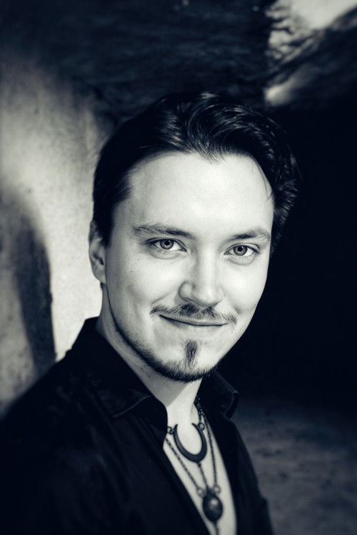 Jonathan Sand as Niklas