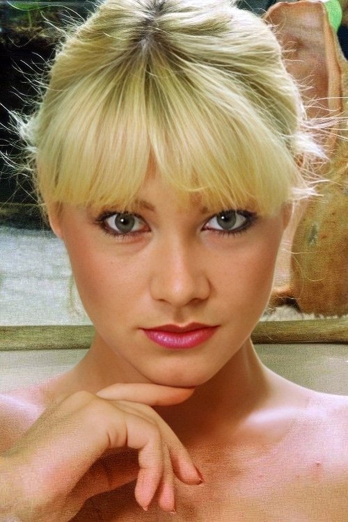 France Lomay as Marquise