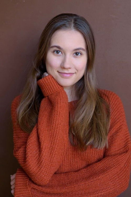 Loghan Currin as Chelsea Warren