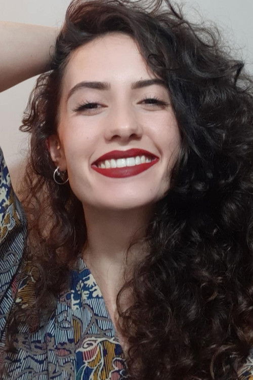 Gabriely Lemos as Suely (assistente América)