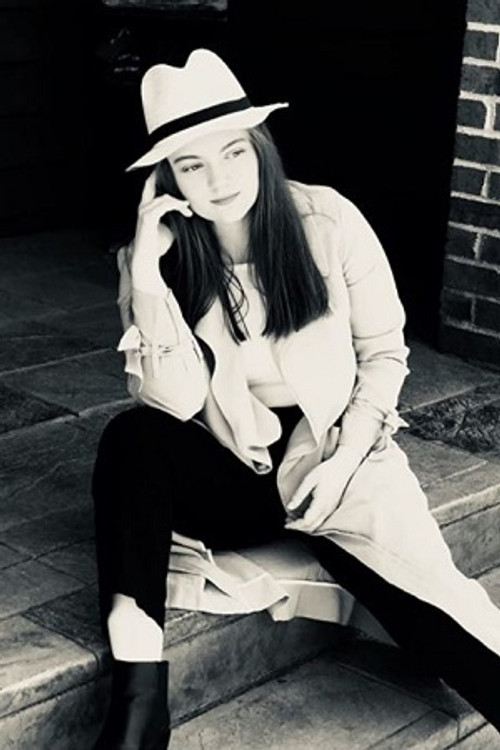 Kiley Juckel as Stabbing Victim