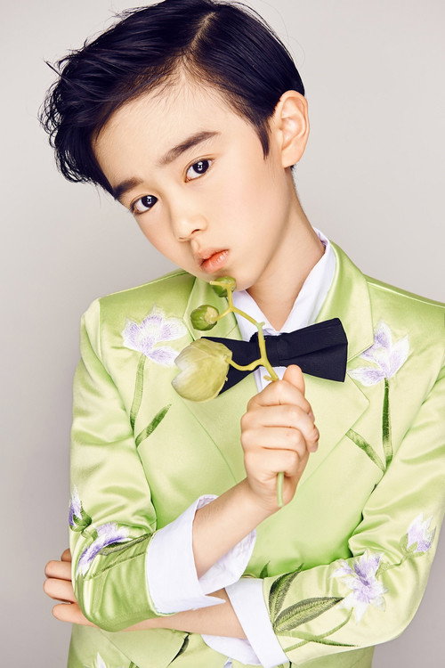 Yang Ceng Xi as 童年韦迪