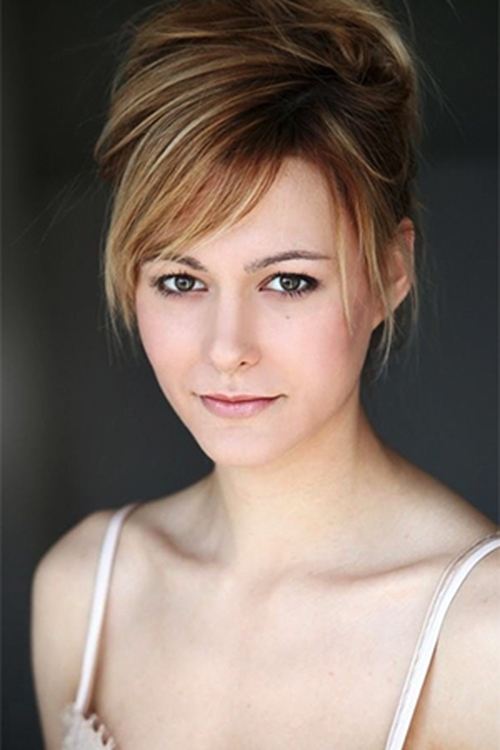 Adeline Rebeillard as Coralie