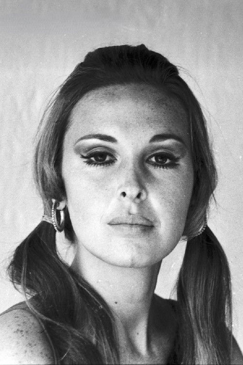 Irene Singery as Cláudia