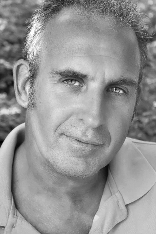 Mark Fauser as Travis