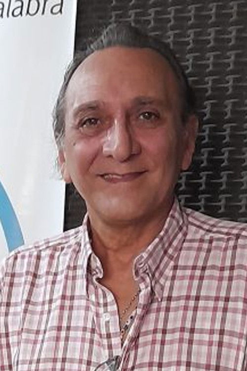 Sergio Cangiano as Estanislao del Campo (voz)