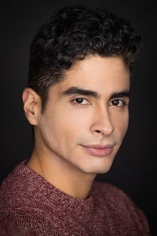 Pepe Valdivieso as Julián