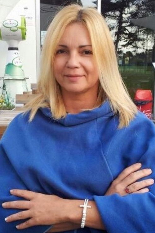 Ana Bastos as Dancer