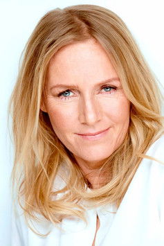 Carolin Fink as Ruth