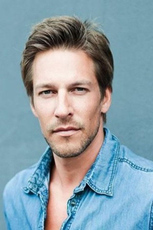 Hendrik Borgmann as Tom